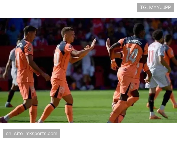 巴萨角球战术成效显著 拉什福德两次助攻莱万头球破门 巴萨角球战术成效显著 拉什福德两次助攻莱万头球破门